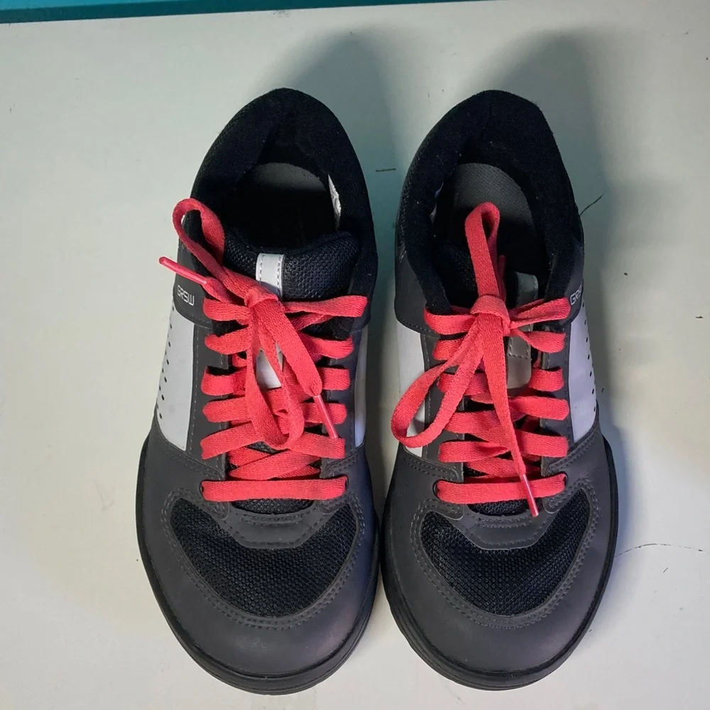 Shimano GRSW 500 Womens Size 38 Athletic Cycling Shoes Gray US Size 7.5